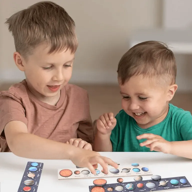 Puzzle éducatif en bois du système solaire, coloré et ludique pour enfants (couleur aléatoire)