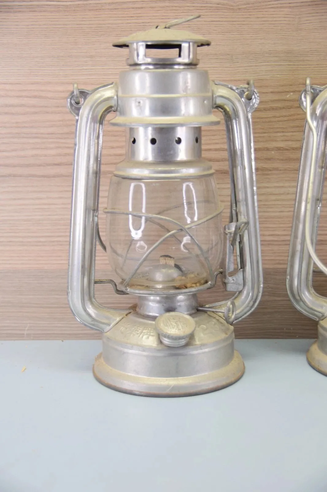 Lanterne à pétrole vintage , outil de collection ancien