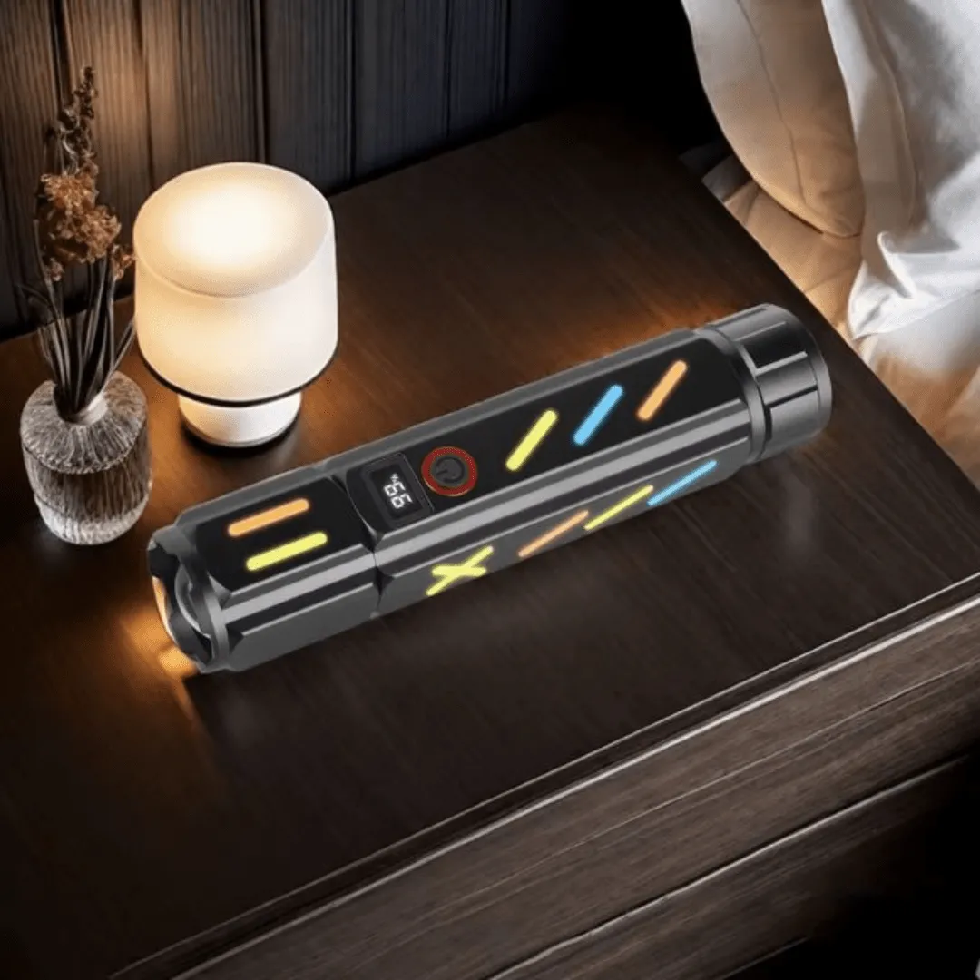 Lampe de poche rechargeable USB, parfaite pour les activités de plein air et le camping.