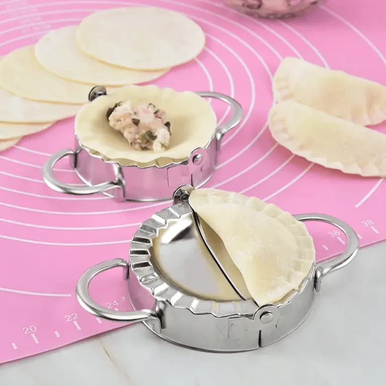 Réalisez des raviolis maison parfaits avec notre lot de 2 moules en acier inoxydable
