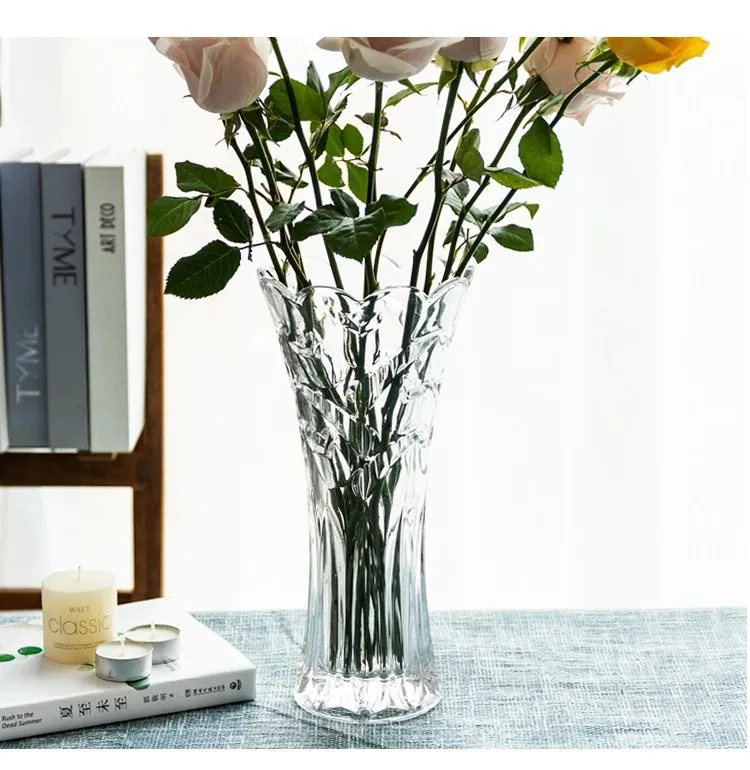 Élégance Intemporelle Vase en Verre Transparent pour Mettre en Valeur vos Bouquets