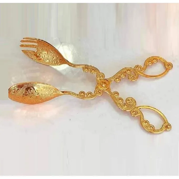 La Pince à Gâteau Tout en Un Votre Compagne Culinaire Polyvalente