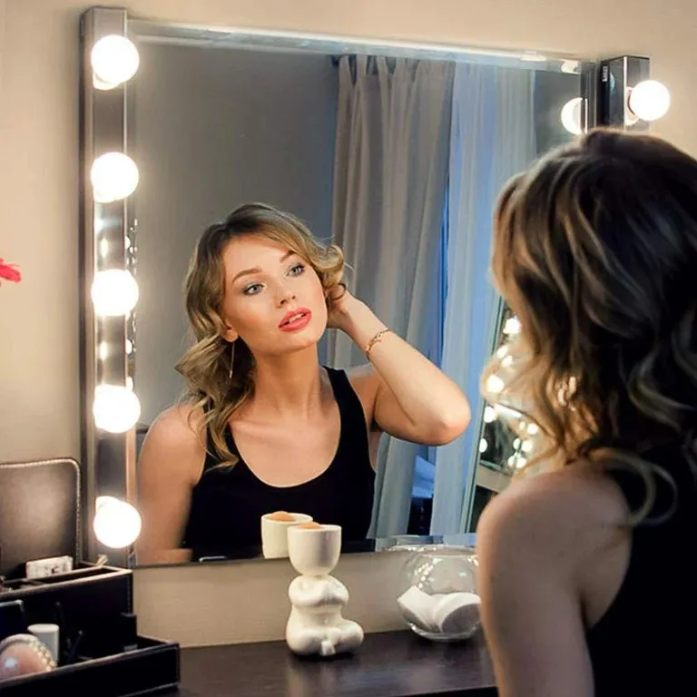 Éclairez votre routine de beauté avec notre Kit de lumières LED Hollywoodiennes pour miroir
