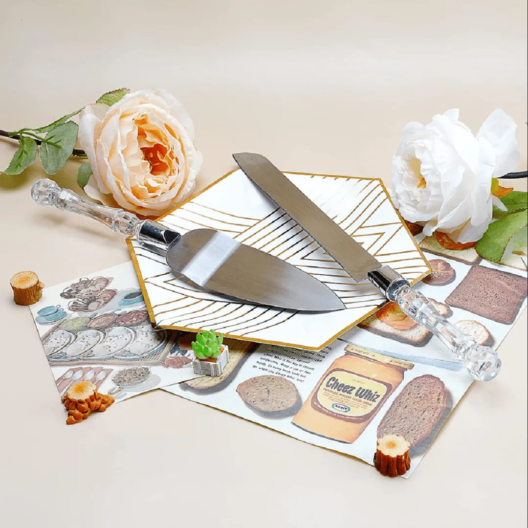 Pelle et couteau l'essentiel pour découper et servir avec style