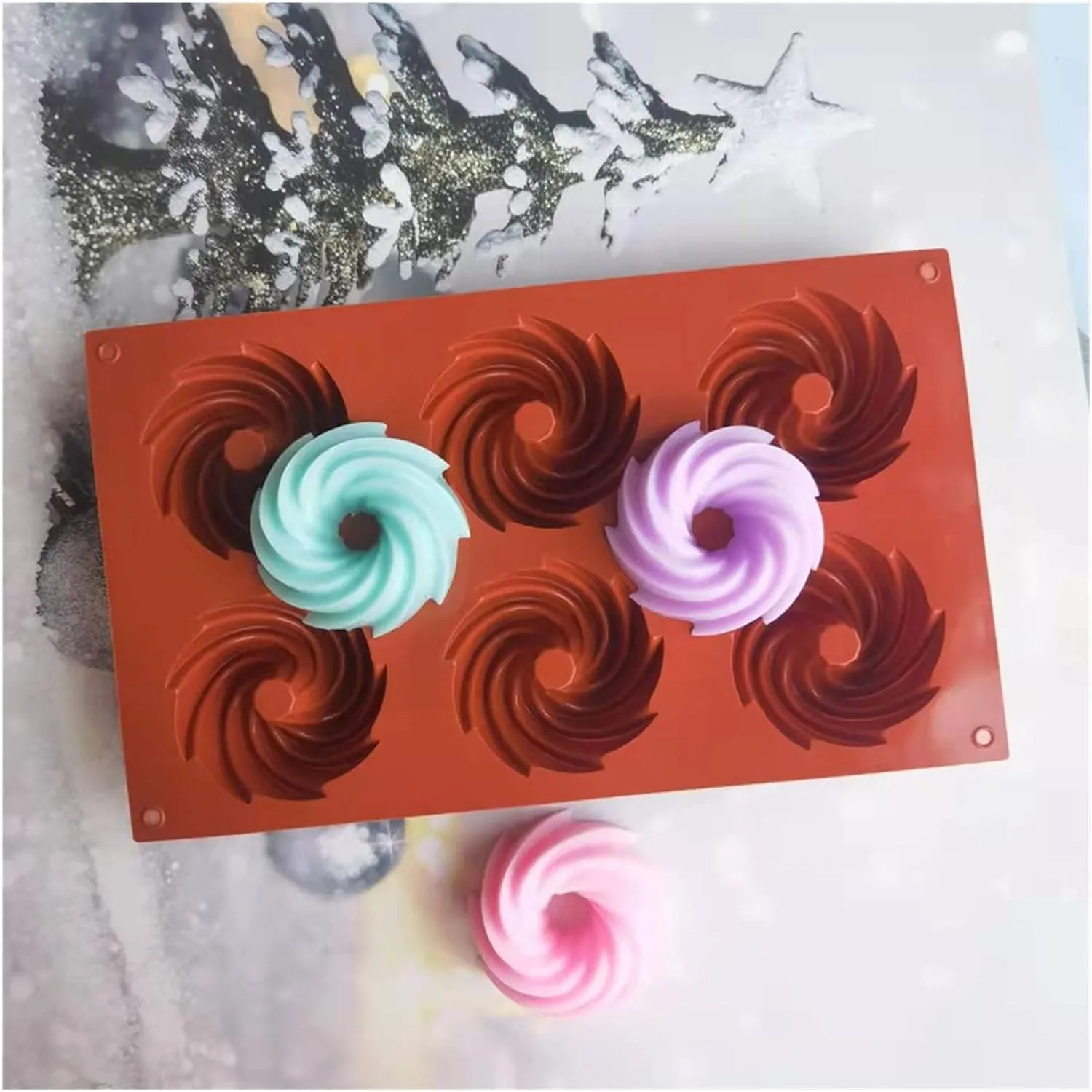 Créez des Délices en Spirale avec notre Moule en Silicone à 6 Trous