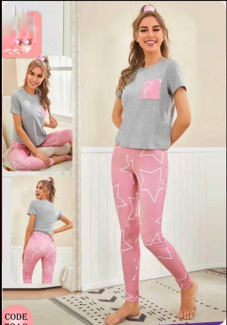Ensemble Pyjama 2 Pièces "Starry Dream" – T-shirt Gris Chiné et Legging Rose à Motifs Étoiles avec Chouchou Assorti