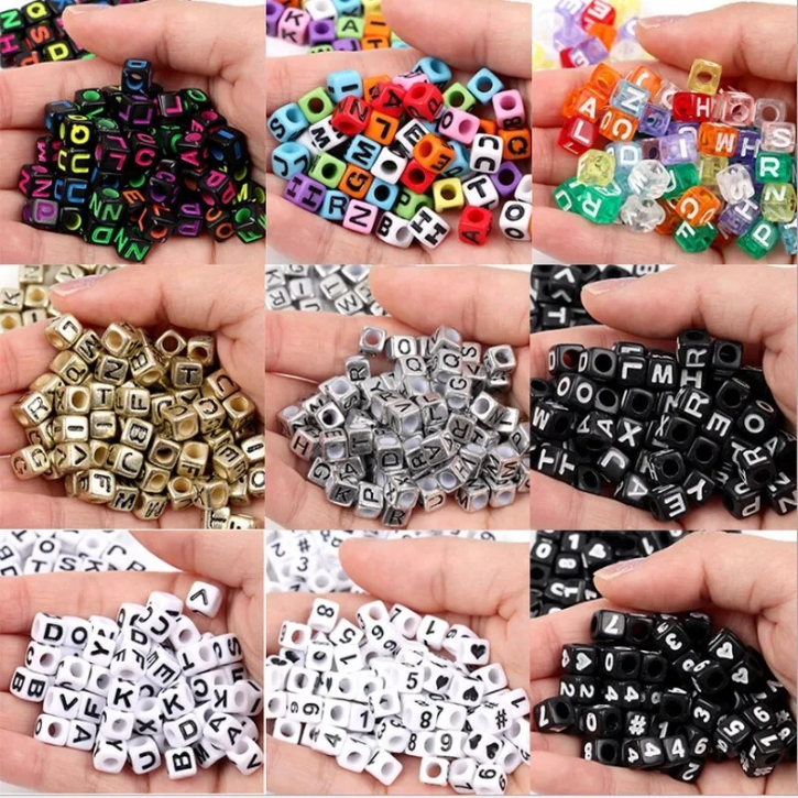 Perles Alphabet Cubiques pour Fabrication de Bijoux et Créations Personnalisées (couleur design aléatoire)